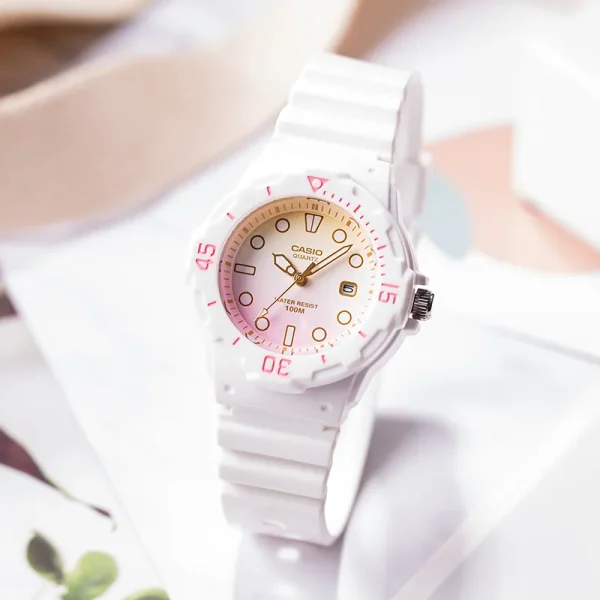 ساعت مچی زنانه اسپرت کاسیو مدل CASIO LRW-200H-4E2