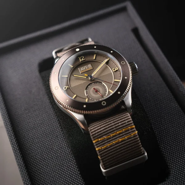 ساعت مچی اسپرت ای وی ایت AVI-8 مدل AV-4112-03