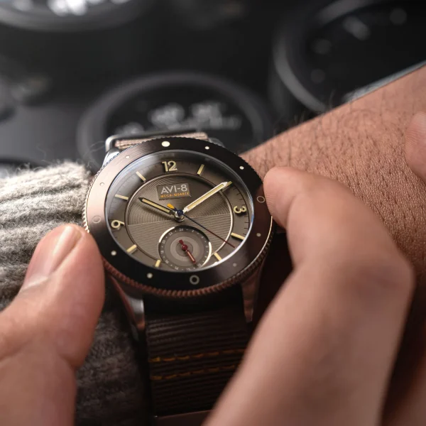 ساعت مچی اسپرت ای وی ایت AVI-8 مدل AV-4112-03