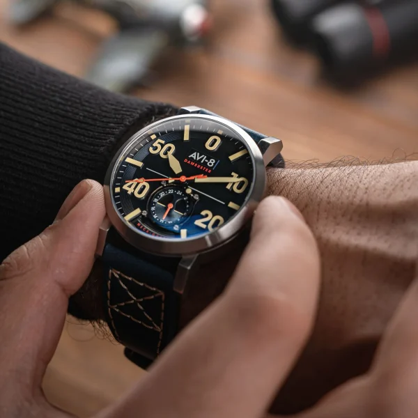 ساعت مچی اسپرت ای وی ایت AVI-8 مدل AV-4113-01