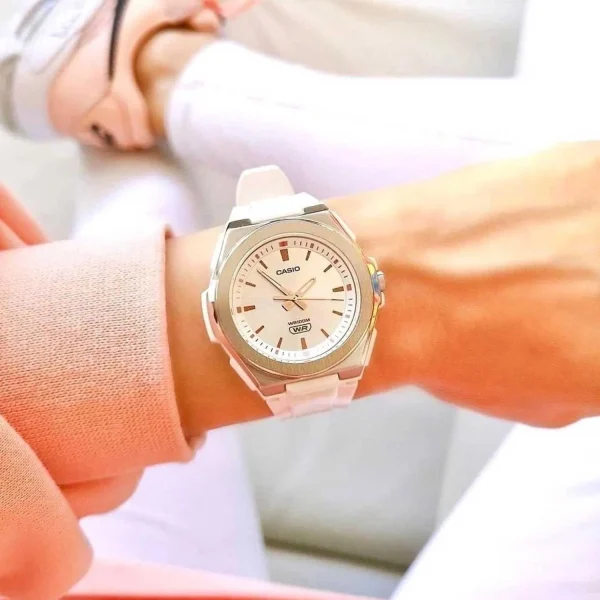ساعت مچی زنانه اسپرت کاسیو مدل CASIO LWA-300H-7EVDF