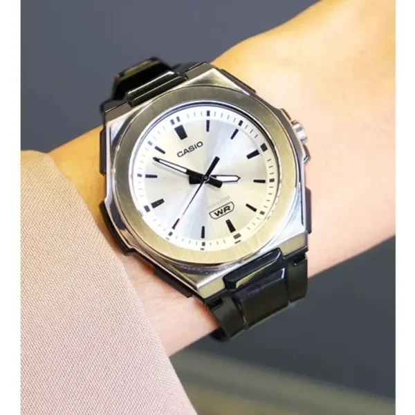 ساعت مچی زنانه اسپرت کاسیو مدل CASIO LWA-300H-7E2VDF